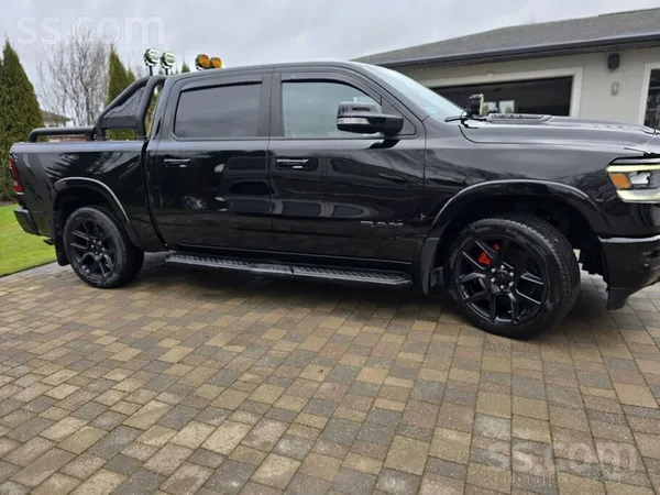 Dodge Dodge Ram Laramie 3.6 e-Torque в отличном состояни