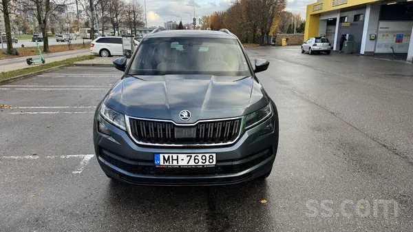 Продается семейный автомобиль в отличном состоянии, один владелец, причина п