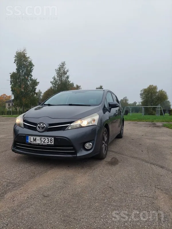 Toyota Verso, 2013 gada, 2.0 dīzelis (91kw) 7 vietas, manuālā ātrumkārba.