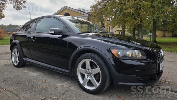 Pārdodu Volvo C30 ar 1.8 benzina dzinēju. Auto labā tehniskā stāvoklī, nesen