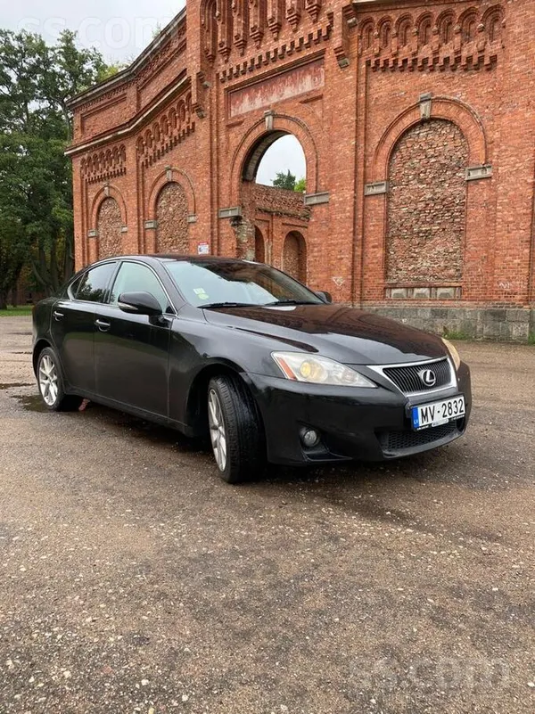Lexus IS
