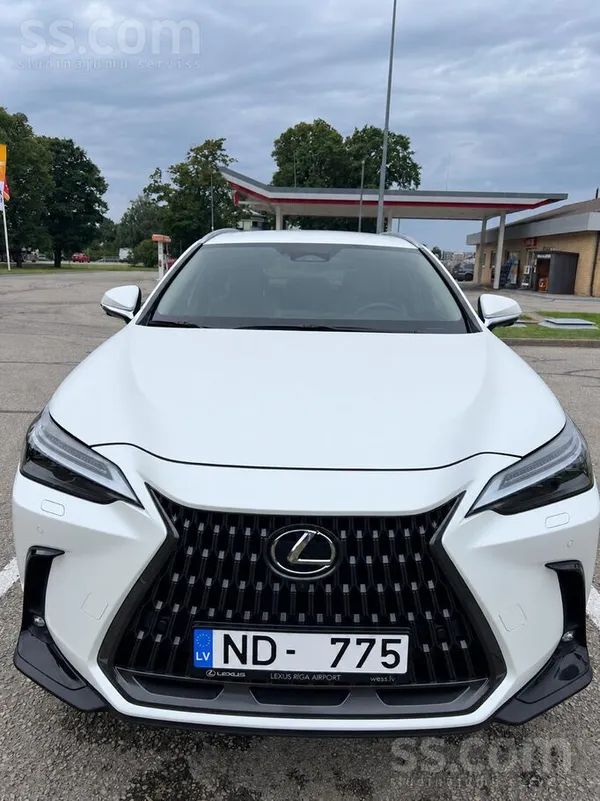 Lexus NX - 1