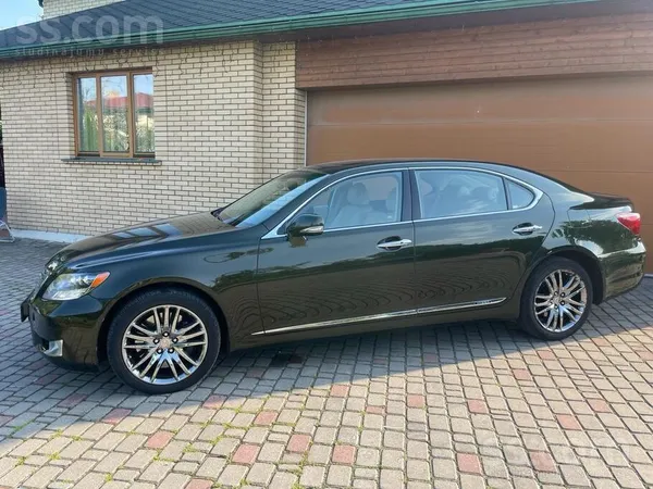 Lexus LS