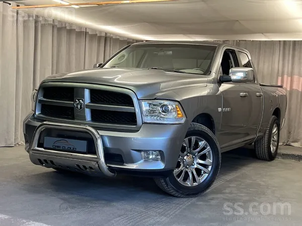 Dodge Dodge Ram ar 4.7 dzinēju ar gāzes iekārtu. Automaš