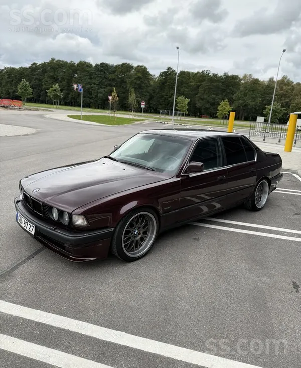 BMW e32 730i 160kw v8
Zender paka
Rondell 0058 r18
Melns ādas elektro sal