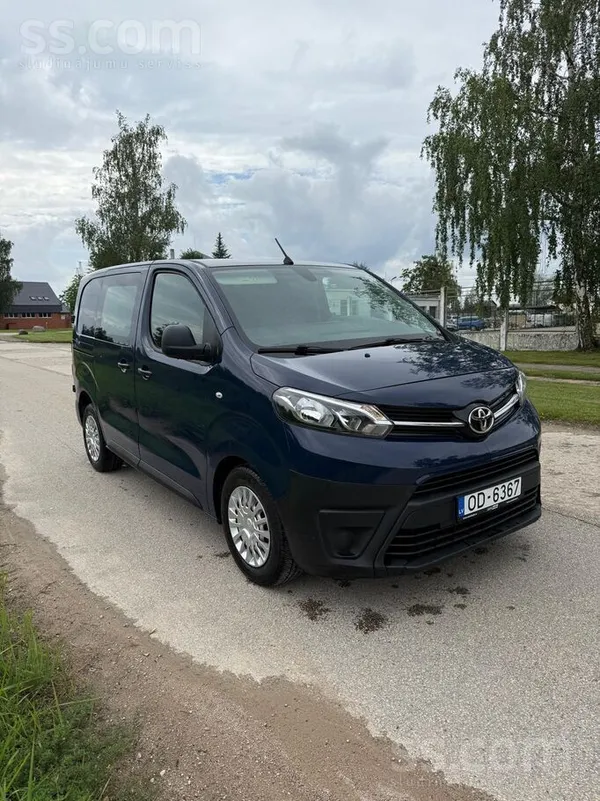 Toyota Auto ir ideāla tehniskā un vizuālā stāvoklī. 
