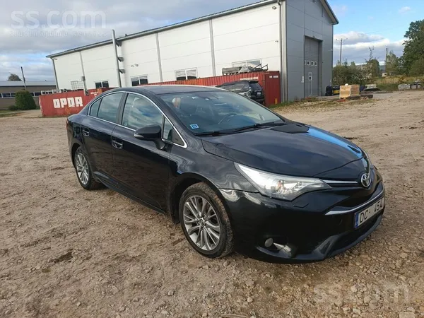 Toyota Viens saimnieks. Ir nelieli vizuāli defekti. Normā