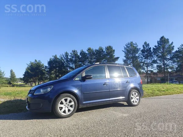 Labā tehniskā un vizuālā stāvoklī, bet ir sīkie viz. defektiņi. Auto no Somi