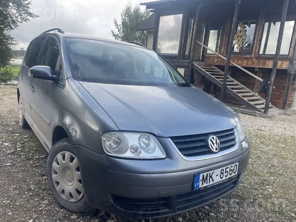 Volkswagen Touran - 1