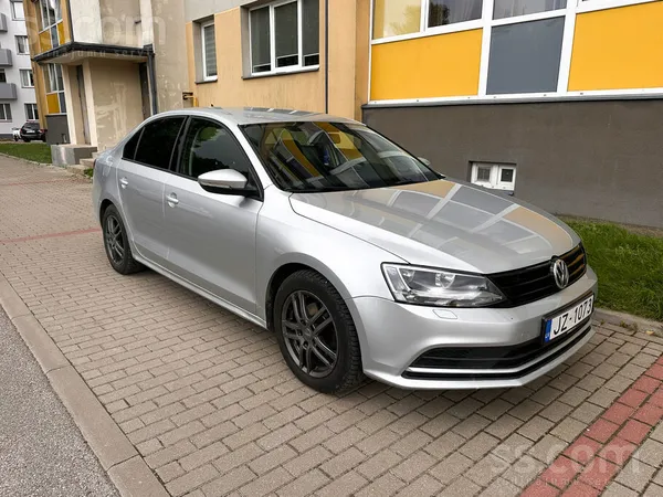 Volkswagen Jetta - 1