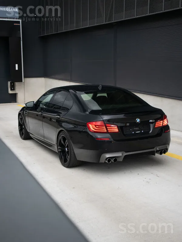 BMW M5 F10 2013
Pilna komplektācija. 
98k km. 
Dzinējs labs, skrien kā va