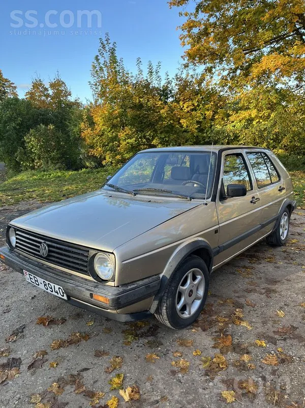Volkswagen Foršs golfs, pagājušajā pavasarī pārkrāsots. Ir da