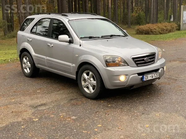 KIA Kia Sorento Facelift modelis ar oriģinālu nobrauku