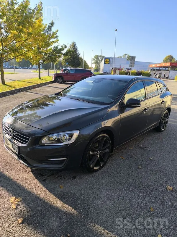 Pārdodu 2014. gada Volvo V60 ar 1.6 D2 dīzeļdzinēju un automātisko ātrumkārb