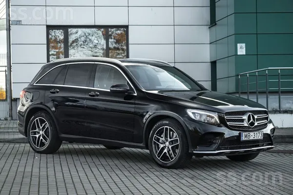 Mercedes Pārdod Mercedes Benz Glc 250 4Matic ar Amg pakotni