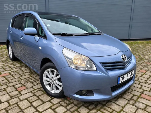 Toyota Verso 2012, 2.0D dīzelis, Manuāls, Furgons, Pelēks — Latvijā