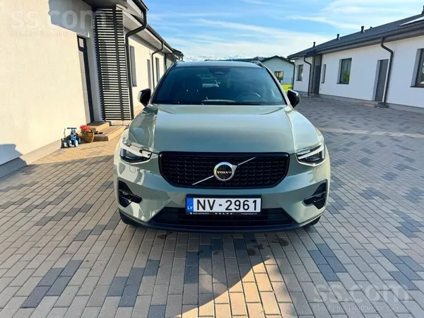 Pārdod Volvo Xc40 B4, 197 ZS, Ultimate Dark komplektācijā. Automātiskā pārne