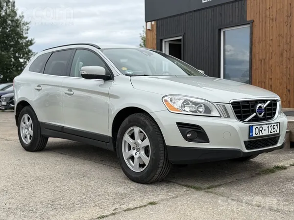 Volvo Xc60 2.4 dīzelis, 5-cilindru dzinējs. Latvijā nav ekspluatēts. Ievests