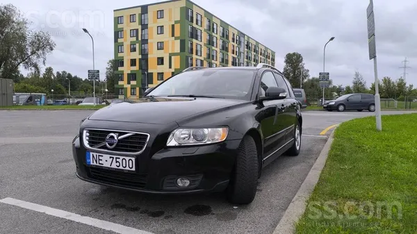 Продам свою Volvo. 

Машина в очень достойном состоянии, брал и делал для