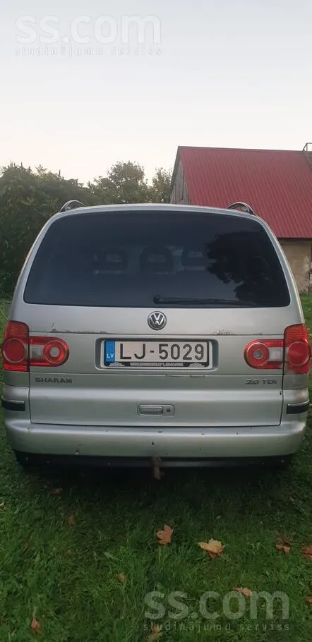 Ir tur savi defektiņi, parūsējis, bet tā braucams auto virsū ziemas riepas