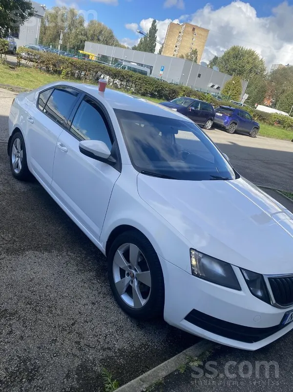 Продам Октавия а-7 2018 год вопросы по телефону , смотреть авто в риге.