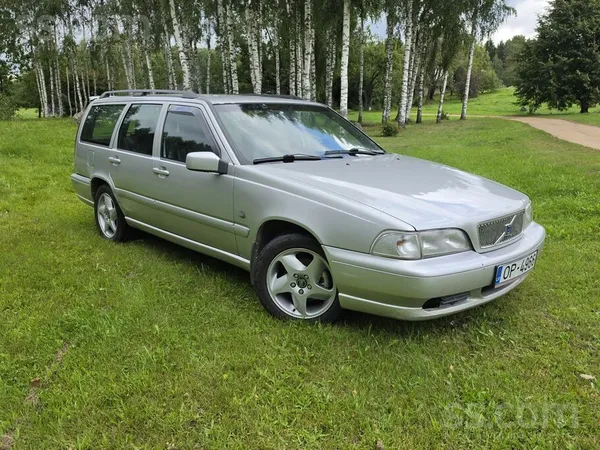 Volvo V70 - 1