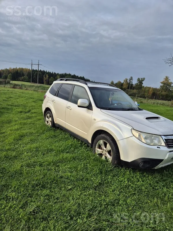 Pārdodam vai nu braukšanai vai rezerves daļām. Jo. kaut kas klap motorā, bet