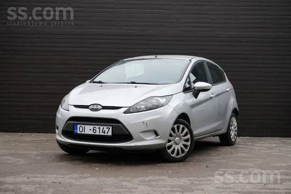 Ford Fiesta 2010. gada 1, 6 dīzelis ar manuālo transmisiju. 

Hečbeks, kas