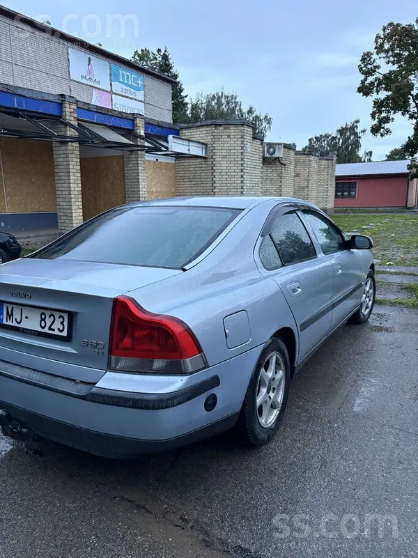 Jauna skate, viss stradā, sēdies un brauc, 
Zvanīt uz otro nr