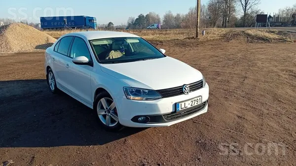 Volkswagen Jetta - 1