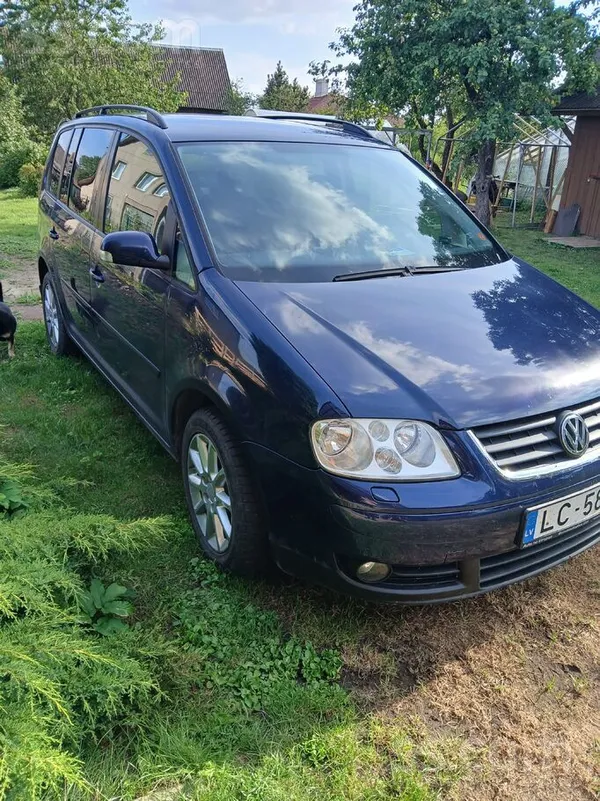Volkswagen Touran - 1