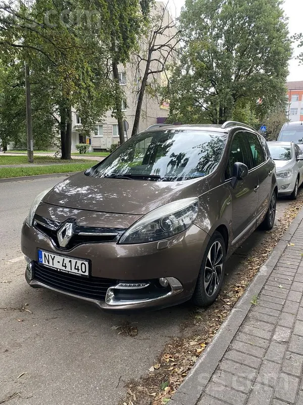 Renault Grand Scenic - 1