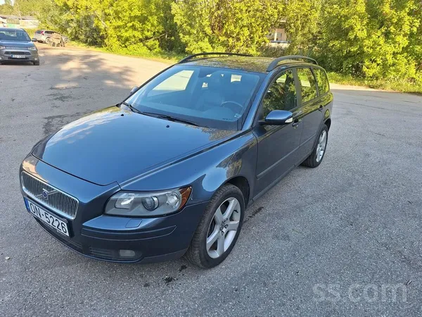 Pārdod Volvo V50 2.5 Turbo/benzīns. Awd pilnpiedziņa/automāts . Labā tehnisk