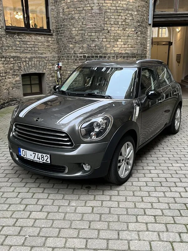 MINI Pārdod ļoti labu Mini Countryman elegantā krāsā. A