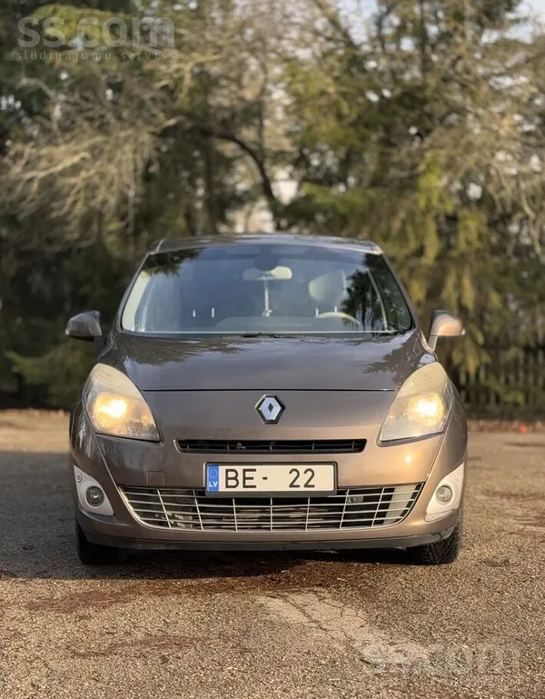 Pārdodu labu ģimenes auto. 7 sēdvietas. Labs un ērts aprīkojums. 
Kopts un