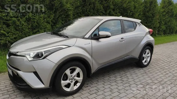 Toyota Komplektā ziemas un vasaras riepas. Uz spārna ir n