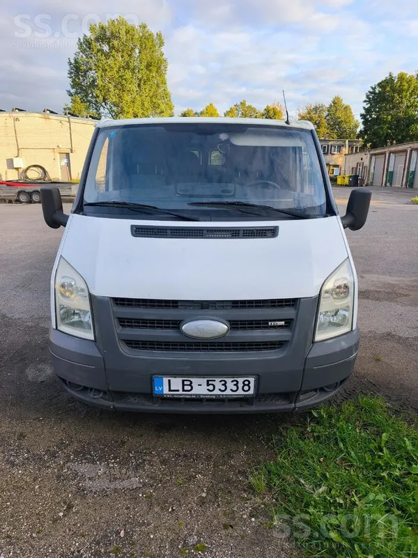 Jauna TA, tehniski labā stāvokli, ir vizuāli defekti, zems patēriņš ap 6, 5L