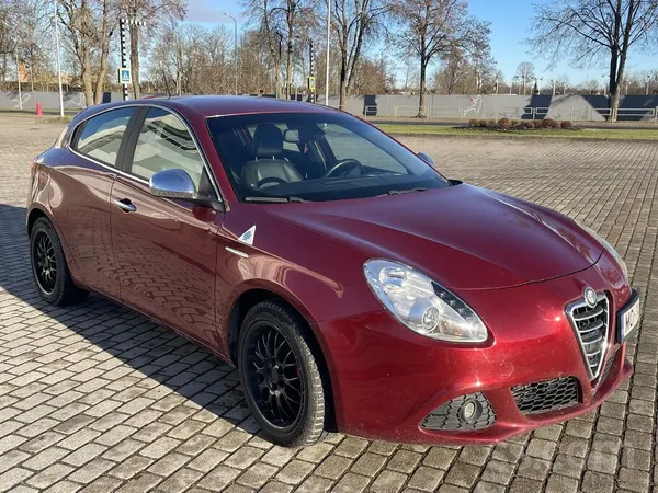 Alfa-Romeo Tiek pārdota lieliski kopta un uzticama itāļu skai