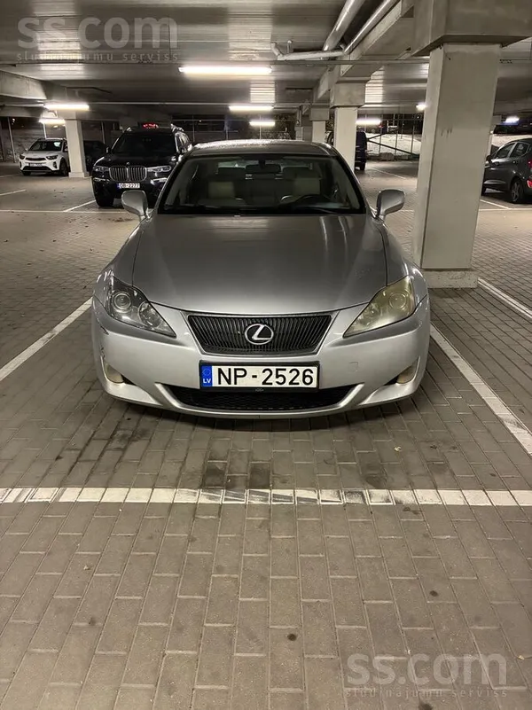 Lexus IS
