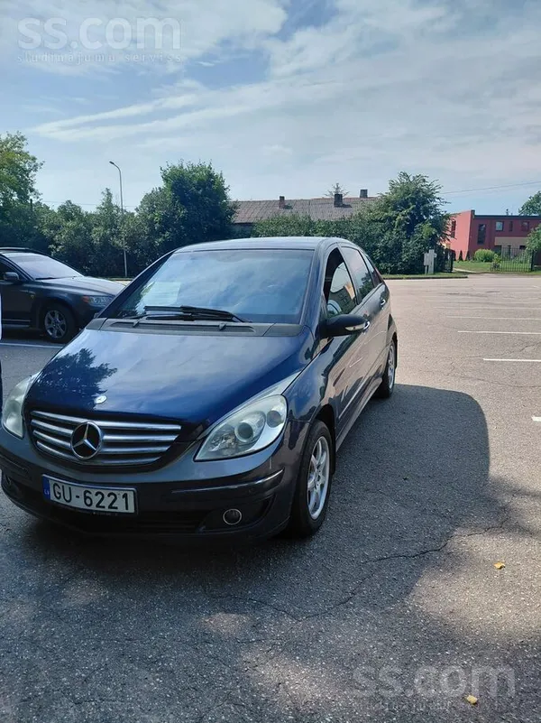 Mercedes Pārdod mercedes B200 ar svaigu TA. Cena runājama. 