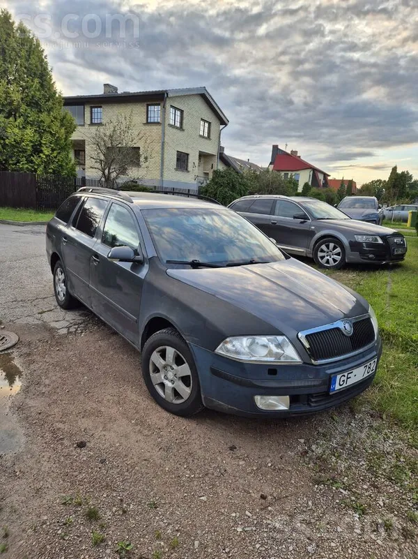 Tirgoju ejošu auto kurš nekad nav pievīlis. Ceļa nodoklis samaksāts un ir sl