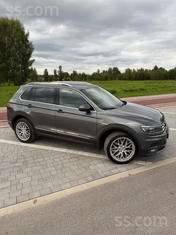 Volkswagen Tiguan - 1