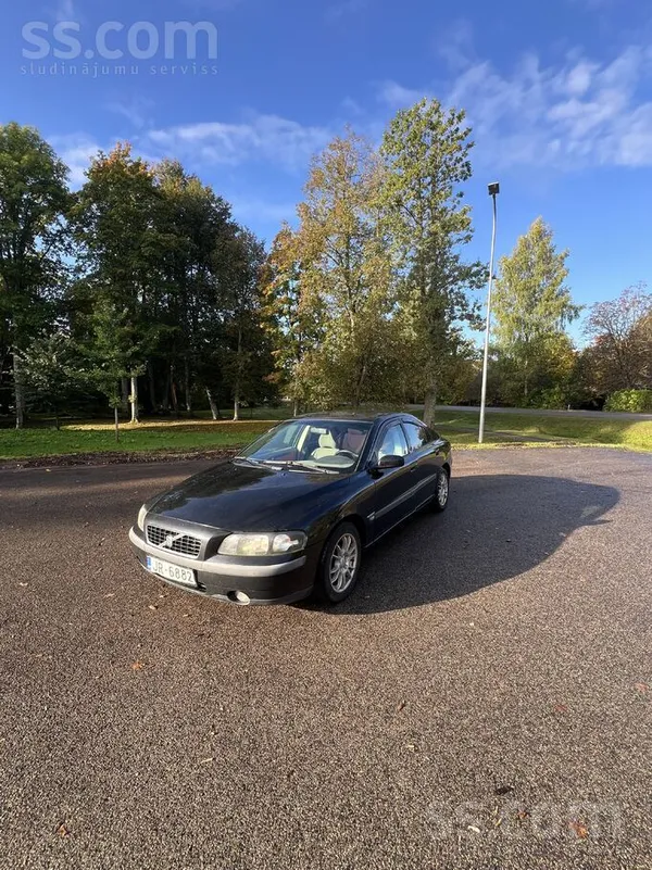 Tirgojas sakarīgs Volvo s60 ar 2, 4 dīzeļa motoru 120 kW 
 Skate jauna vis