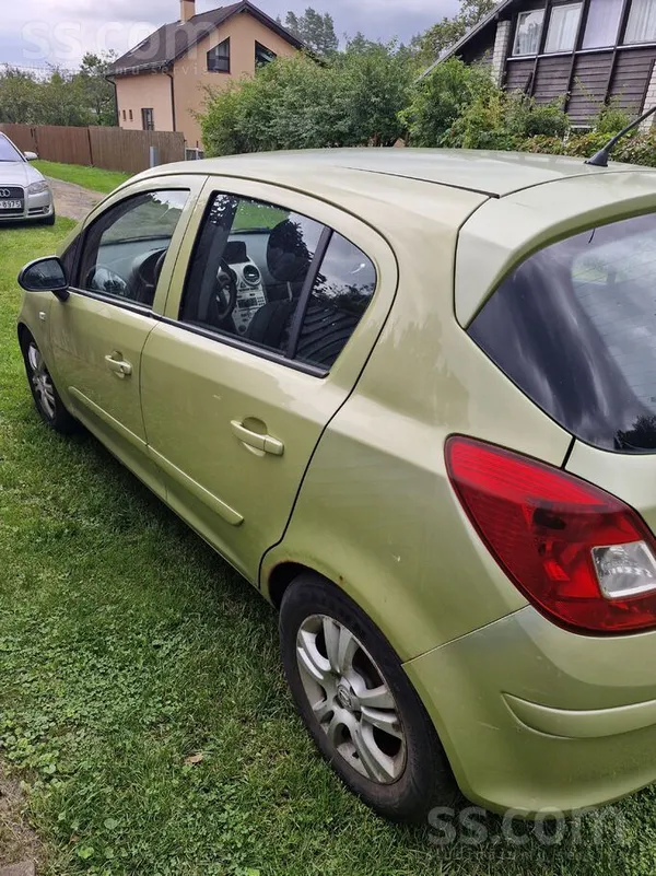 Opel Rezerves daļām. Ir dažādi defekti, bet ir braucama