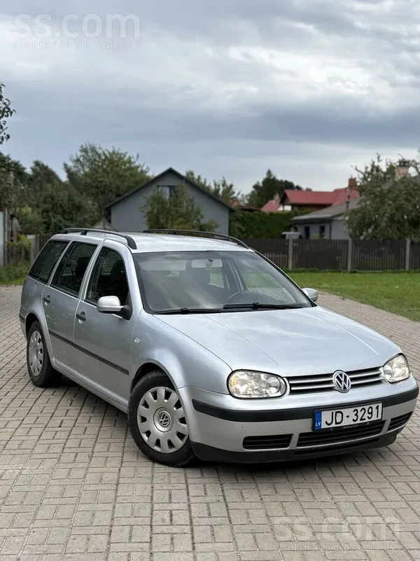 Volkswagen Ļoti labi saglabājies golfiņš. 