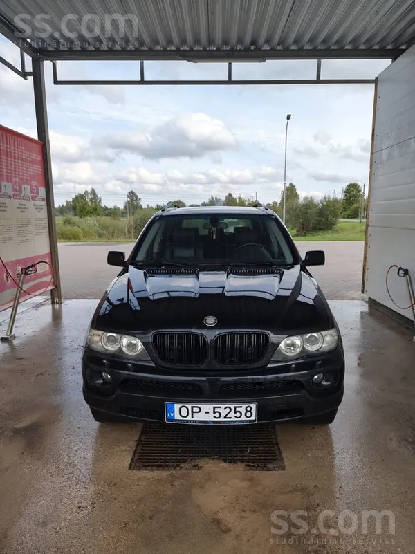 Iet ļoti jaudīgi sīkāk pa tālruni .