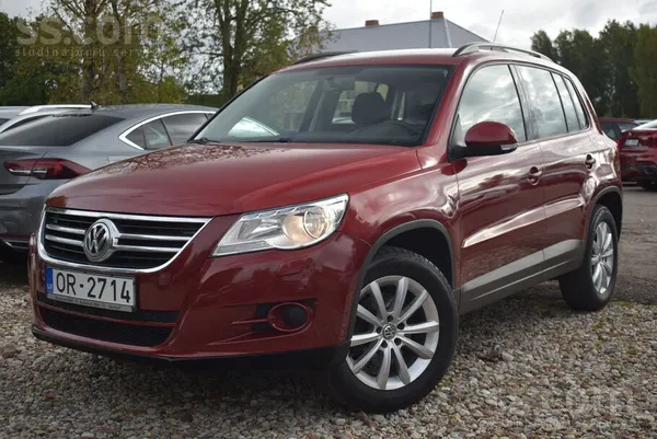 Volkswagen Tiguan - 1