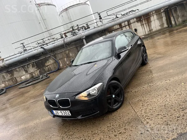 BMW 116 2012, 1.6 benzīns, Manuāls, Hečbeks, Melns — Latvijā