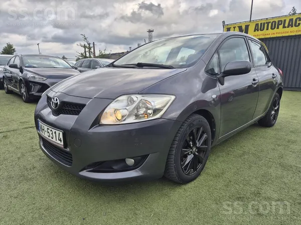 Toyota Auris - 1