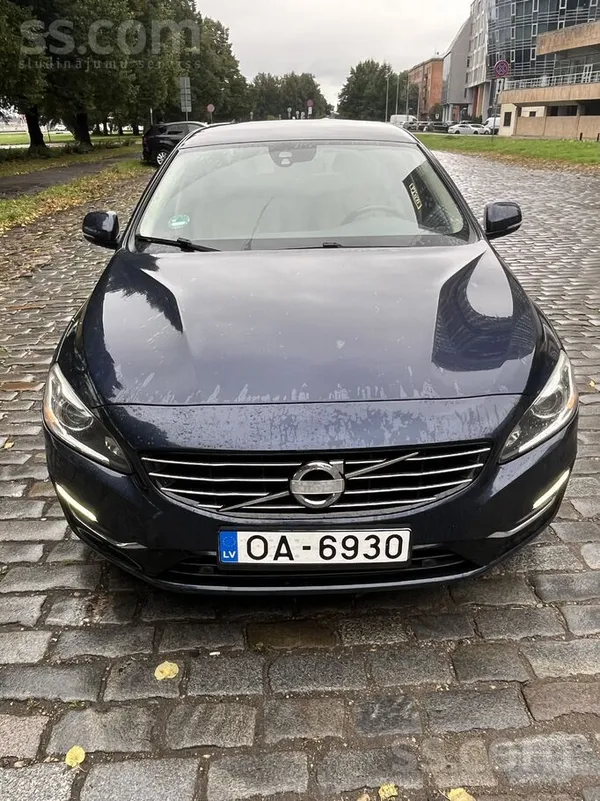Pārdodu attēlā redzamo automašīnu Volvo V 60. Automašīna ir labātehniskā stā